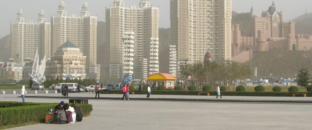 旅顺星海广场喂鸽子